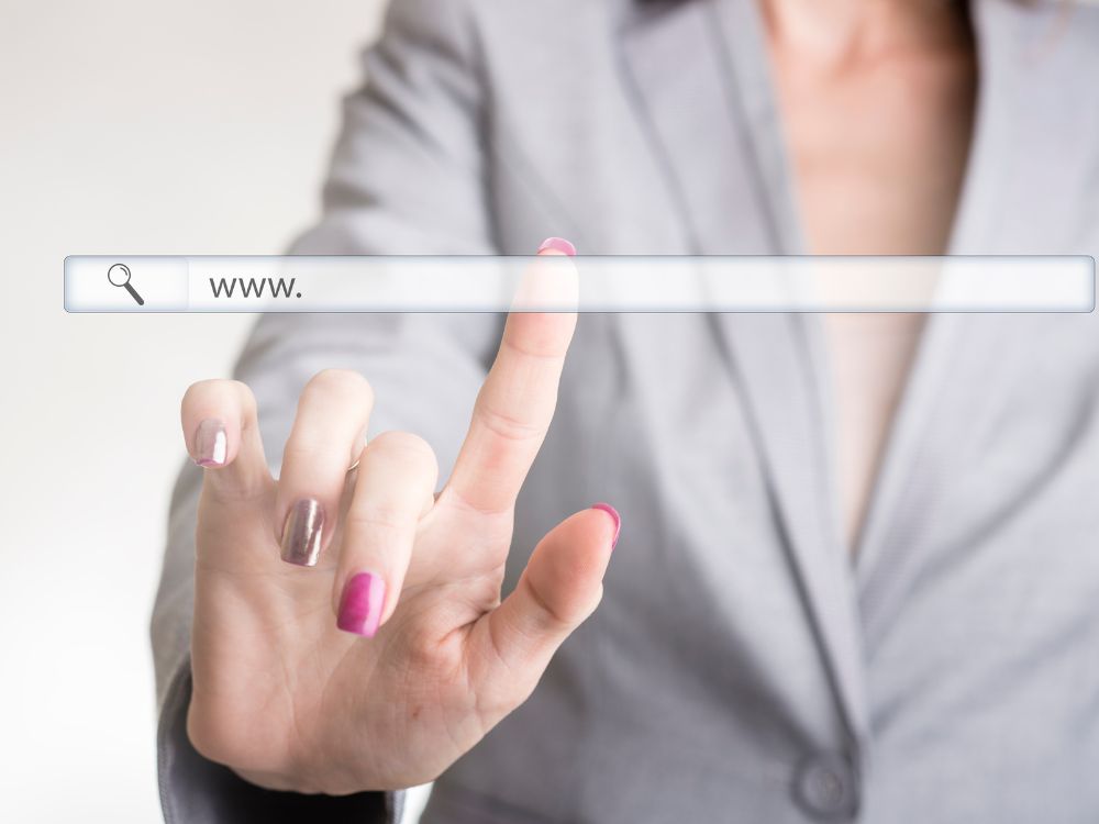 Qual é a importância do domínio de site para SEO?