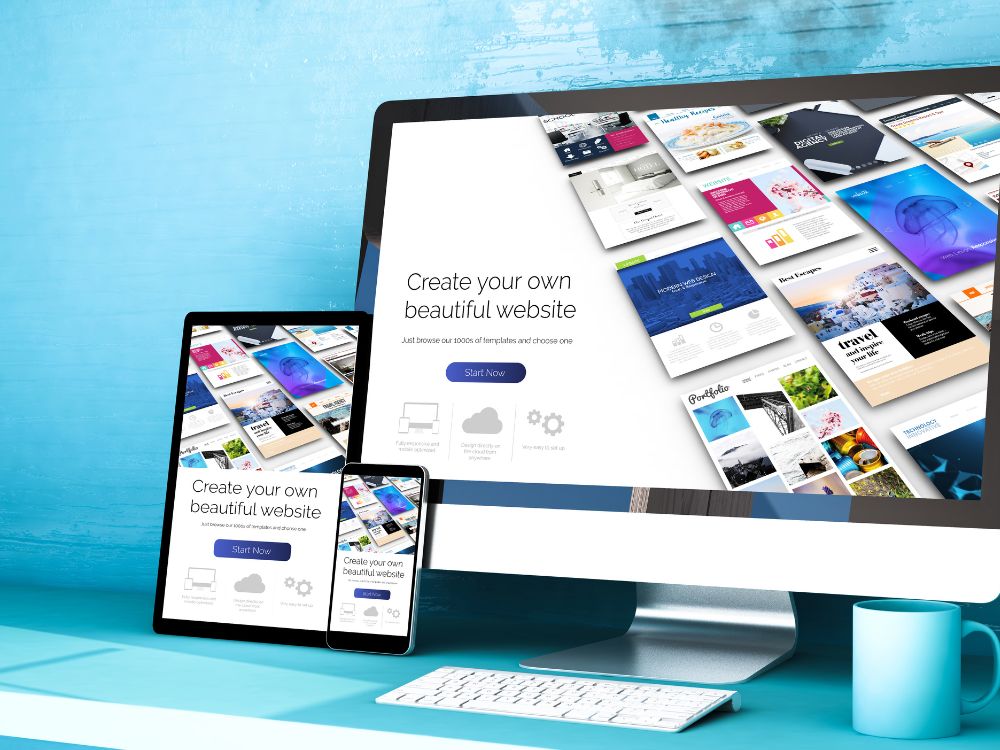 Uma tela de computador, tablet e smartphone exibindo templates de criação de websites. A imagem ilustra a adaptabilidade de um site responsivo. O que é VPS e como ele suporta a hospedagem de sites como este.